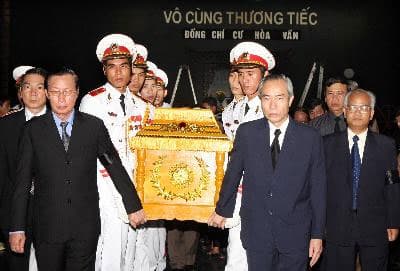 Tổ chức lễ tang đồng chí Cư Hòa Vần