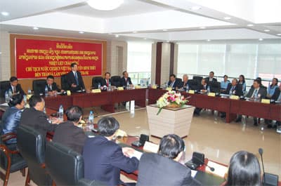 Tình sâu son sắt, vững chắc tương lai