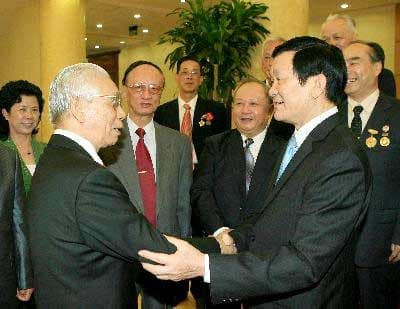 Tiếp khách tham dự "Cuộc gặp bạn bè quốc tế"