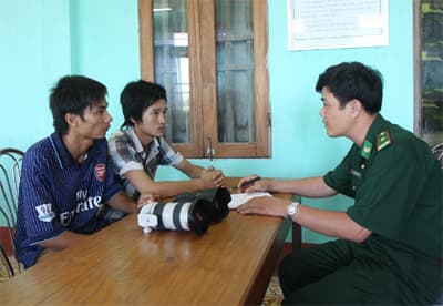 Bắt "nóng" 3 đối tượng cướp giật tài sản của phóng viên