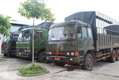 Bắt giữ nhiều xe ô tô giả mạo biển số quân sự