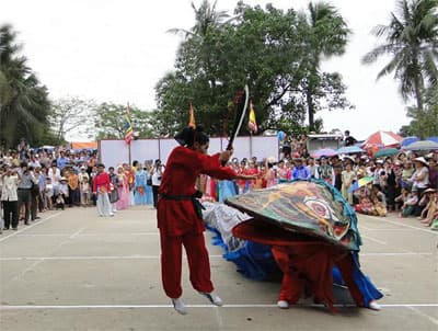 Múa Giảo Long ở làng Lệ Mật