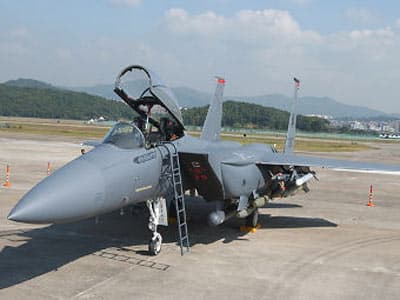 Chiến đấu cơ F-15E trang bị radar AESA thực hiện chuyến bay đầu tiên