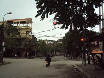Bất cập tại ngã tư Hoàng Quốc Việt-Trần Lựu