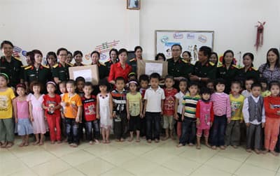 Giao lưu kỷ niệm Ngày Phụ nữ Việt Nam (20-10)