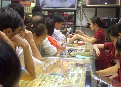 Mua bán vàng miếng trên thị trường tự do là hoạt động bất hợp pháp