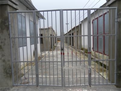 Chợ xây xong… bỏ hoang