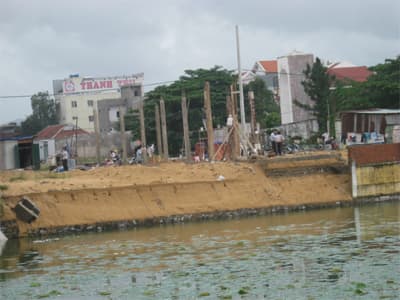 Báo động tình trạng sạt lở bờ kè