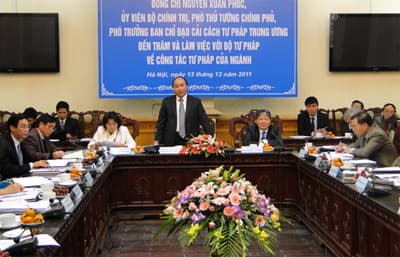 Phó Thủ tướng Nguyễn Xuân Phúc thăm và làm việc tại Bộ Tư pháp