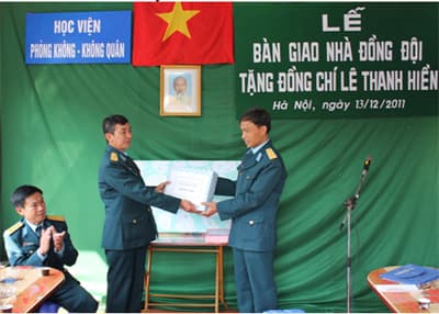 Học viện Phòng không – Không quân bàn giao nhà đồng đội