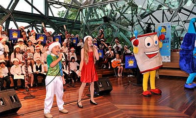 Quán quân Đồ Rê Mí hát trên truyền hình Australia - New Zealand