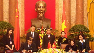 Việt Nam - Trung Quốc ký kết 8 văn kiện quan trọng