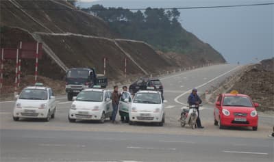 Bến tắc-xi giữa ngã tư