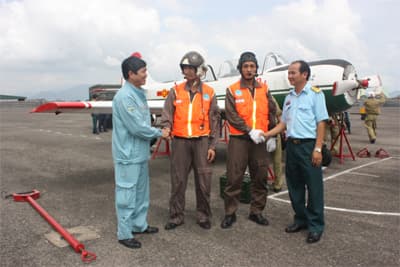 Thầy trò Kiên-Cường xử lý an toàn sự cố trên không
