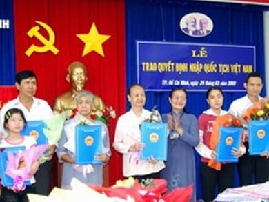 Nhập quốc tịch cho 429 người