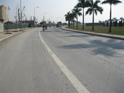 “Bẫy” cát, sỏi trên đường