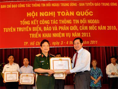 Khen thưởng 41 tập thể và 44 cá nhân