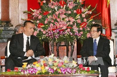 Chủ tịch nước và Bộ trưởng Quốc phòng tiếp Bộ trưởng Kinh tế và Xây dựng Xlô-va-ki-a