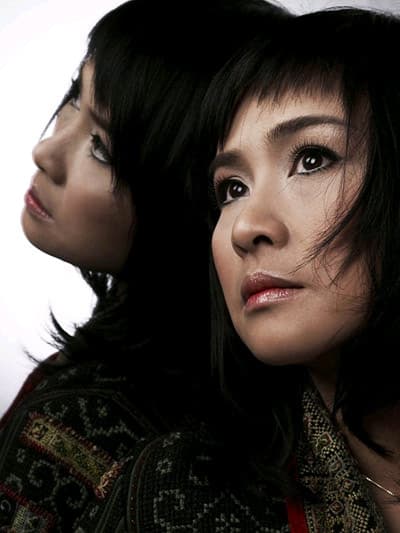 Thanh Lam hát trên mái nhà