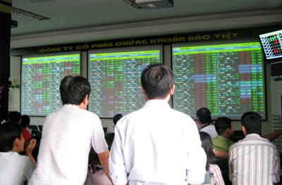 Thị trường chứng khoán: Bất ngờ tăng mạnh