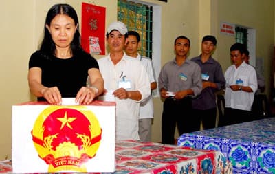 Gần 62 triệu cử tri trong cả nước đi bầu cử tại hơn 9 vạn khu vực bỏ phiếu