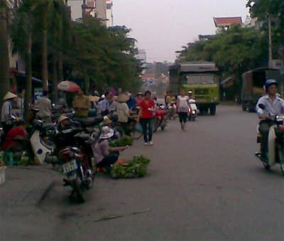 Chợ lấn đường