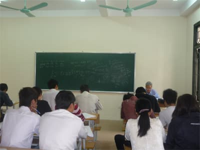 Phải có cả tay nghề và ngoại ngữ