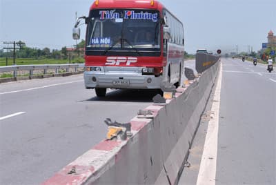 Nghiêm trị hành vi phá hoại