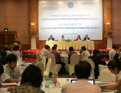 Xây dựng chương trình bồi dưỡng nghiệp vụ thường xuyên cho luật sư