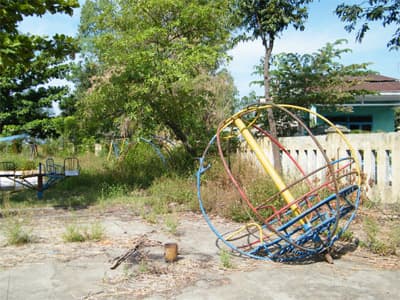 Khu vui chơi bị bỏ hoang