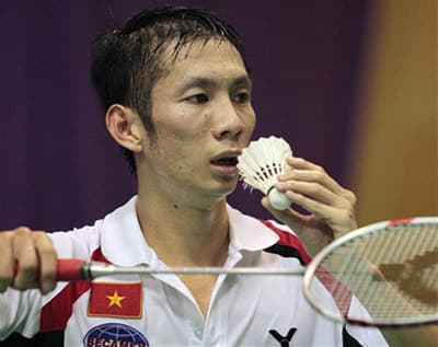 Cây vợt Tiến Minh lọt vào vòng tứ kết