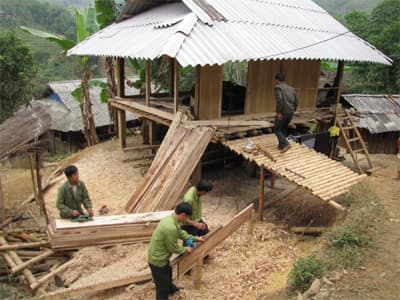 Niềm vui về nhà mới ở bản Táo