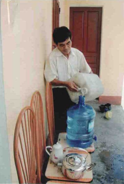 Ông già tham gia “Hè tình nguyện”