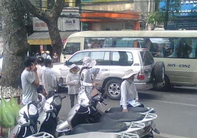 Chèo kéo khách gửi xe