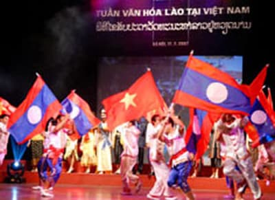 Nâng tầm quan hệ đoàn kết đặc biệt Việt – Lào