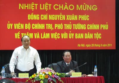 Tiếp tục đẩy mạnh công tác dân tộc