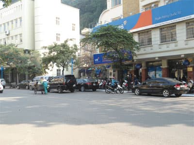 Đỗ xe trên lòng đường