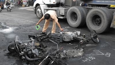 Xe máy Ware RS bốc cháy dữ dội ở TP Hồ Chí Minh