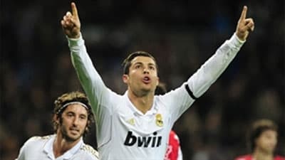 Ronaldo dẫn đầu cuộc đua Chiếc Giày Vàng