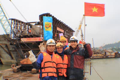 Đầu Xuân với những người thợ cầu Bến Thủy II