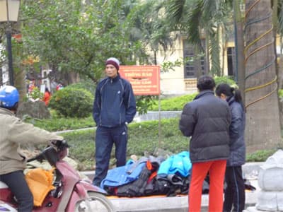 Sao cứ vi phạm?