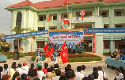 Tuổi trẻ Kon Tum “chung tay xây dựng nông thôn mới”