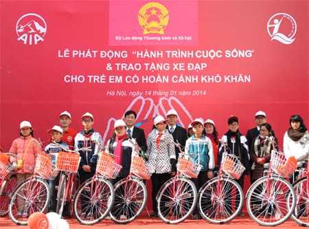 “Hành trình cuộc sống” - Thắp sáng tương lai trẻ em nghèo
