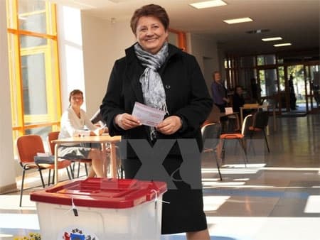 Thủ tướng Latvia tuyên bố từ chức