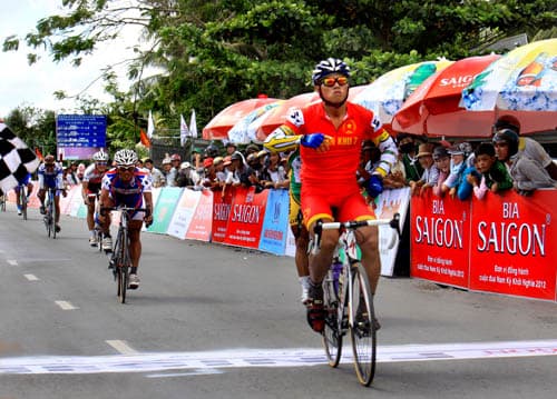 Trần Thanh Nhanh tạm giữ áo vàng