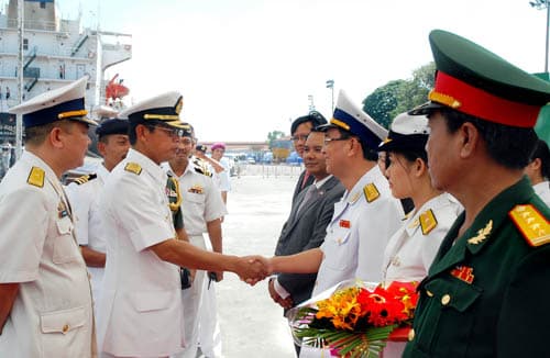 Tàu hải quân Malaysia thăm TP Hồ Chí Minh