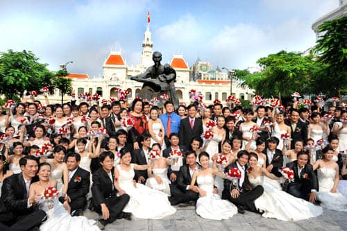 Đám cưới tập thể của 120 đôi uyên ương