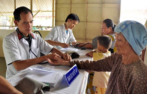 Bàn giao trường mầm non và khám bệnh miễn phí cho nhân dân TP Cần Thơ