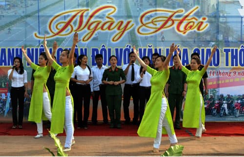 Hội thi “Thanh niên quân đội với văn hóa giao thông”