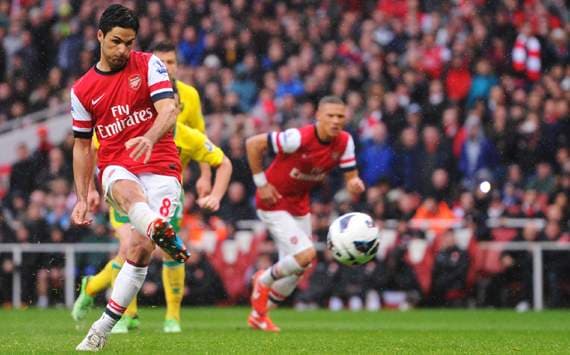 Arsenal hâm nóng cuộc đua top 4